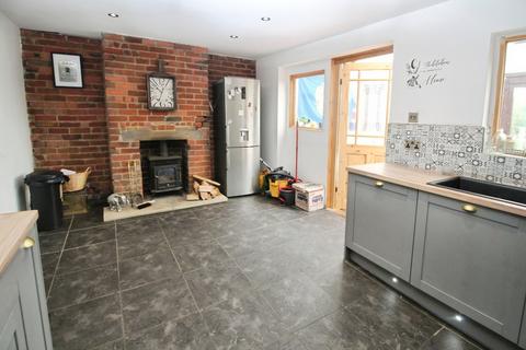 3 bedroom terraced house for sale, Taylor Hill Road, Taylor Hill, West Yorkshire HD4