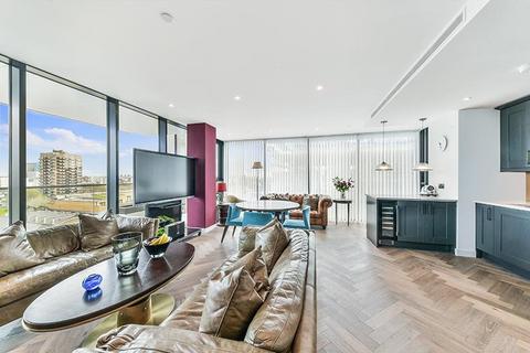 2 bedroom flat to rent, Merino Gardens, London, E1W.