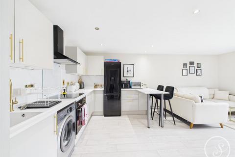 2 bedroom apartment for sale, Station Court, Leeds