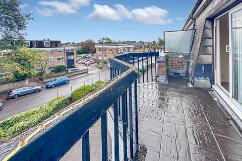 130 Station Road, Hampton, TW12 2AP