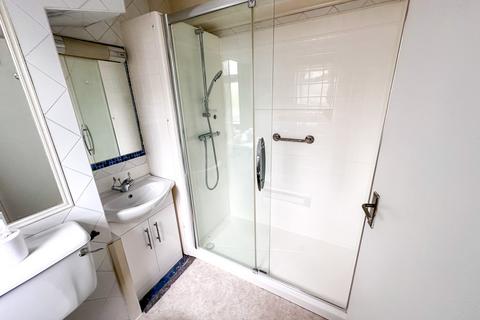 130 Station Road, Hampton, TW12 2AP