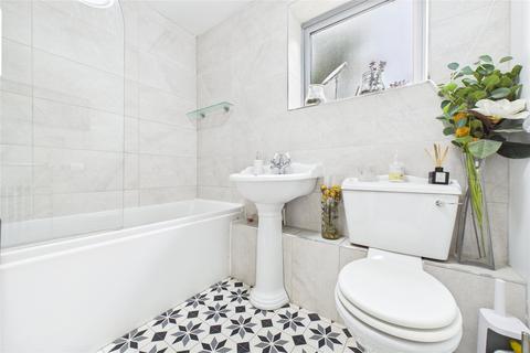undefined, Coombe Way, Farnborough, Hampshire, GU14