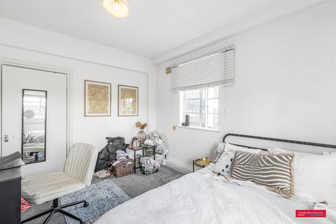 Studio to rent, Orsett Terrace, Bayswater, London, W2