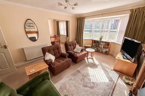 3 bedroom detached bungalow for sale, High Fawr Avenue, Oswestry