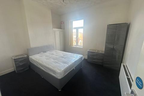 1 bedroom in a house share to rent, Haliscombe Grove, Aston B6