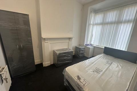 1 bedroom in a house share to rent, Haliscombe Grove, Aston B6