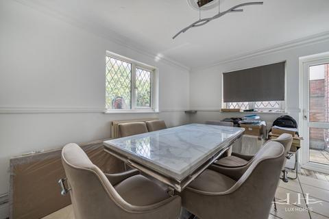 3 bedroom terraced house for sale, Rural Close, Hornchurch