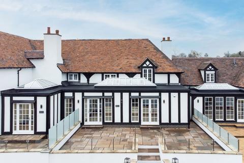 4 bedroom end of terrace house for sale, Oakwood, Severn Stoke, Worcestershire. WR8 9JA