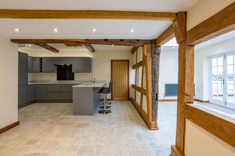 4 bedroom end of terrace house for sale, Oakwood, Severn Stoke, Worcestershire. WR8 9JA