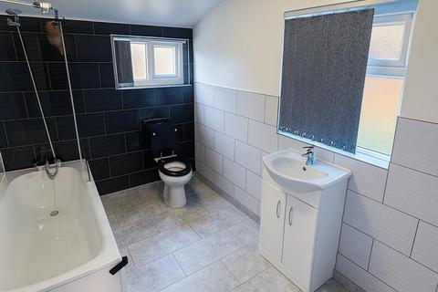 4 bedroom semi-detached house to rent, Hughenden Road, Hp13
