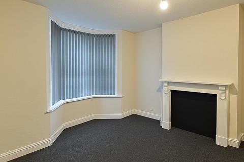 4 bedroom semi-detached house to rent, Hughenden Road, Hp13