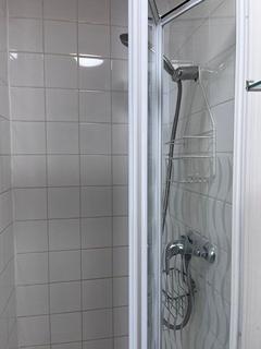 Studio to rent, High Street, Edgware HA8