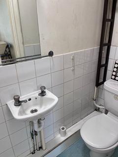 Studio to rent, High Street, Edgware HA8