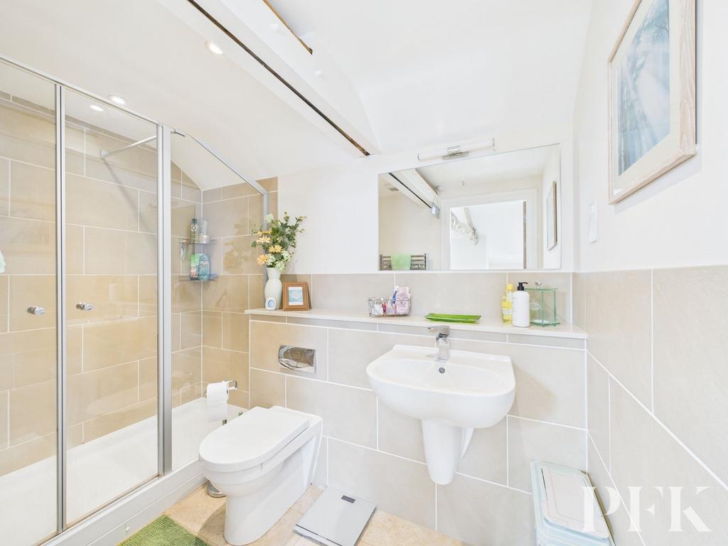 En-Suite to Bedroom 1