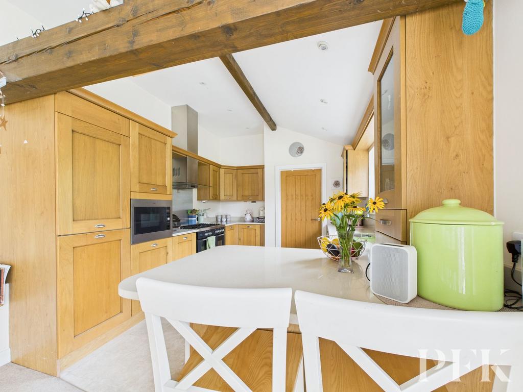 Dual Level Open Plan Living / Dining / Kitchen
