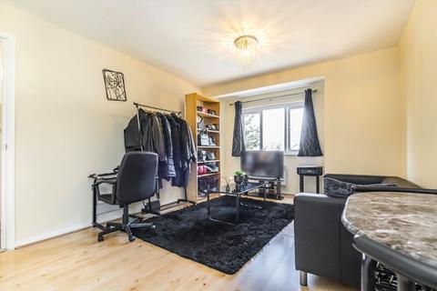 1 bedroom flat to rent, Caroline Close, London SW16
