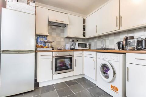 1 bedroom flat to rent, Caroline Close, London SW16