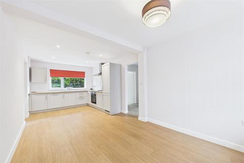 undefined, Woodlands Close, Newark