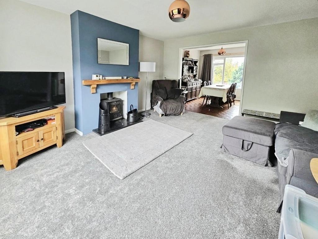 Pbox-living room-332491.JPG