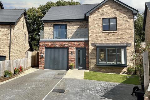 4 bedroom detached house for sale, Gerddi Gwenllian, Mynyddygarreg, Kidwelly
