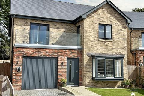 4 bedroom detached house for sale, Gerddi Gwenllian, Mynyddygarreg, Kidwelly