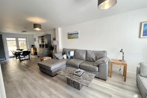 4 bedroom detached house for sale, Gerddi Gwenllian, Mynyddygarreg, Kidwelly