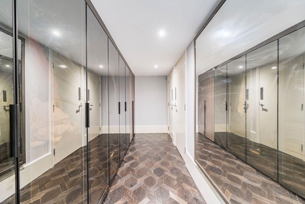 Walk-in wardrobe