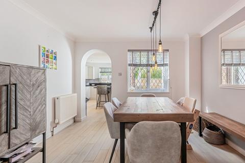 4 bedroom link detached house for sale, Chain Free in Barford