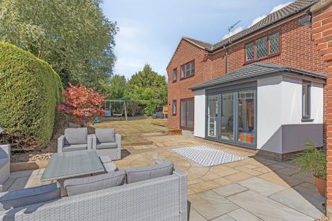 4 bedroom link detached house for sale, Chain Free in Barford