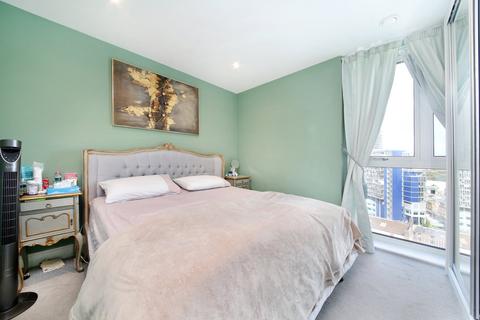 3 bedroom flat for sale, Bridges Court Road, London