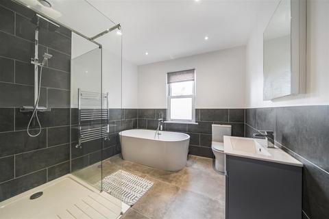 3 Westcroft Road, Wallington, SM6 7HY