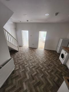 3 bedroom flat share to rent, Fishponds Road, Bristol BS5
