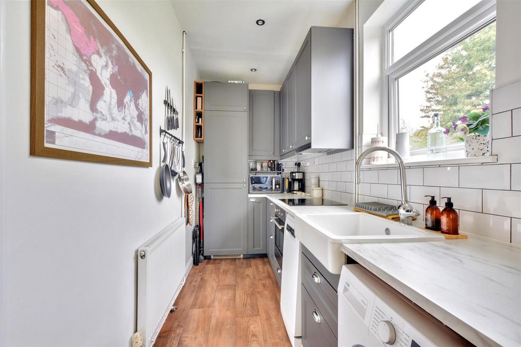 Kitchen 2.jpeg