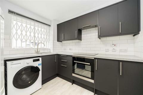 2 bedroom flat for sale, Bruford Court, London SE8