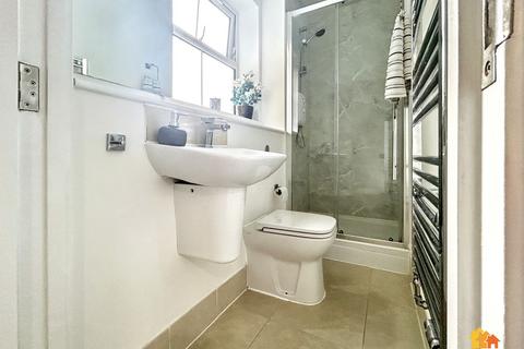 2 bedroom flat for sale, Red Lion Street, Chesham, HP5