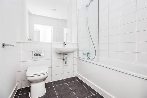 2 bedroom flat to rent, 4 Wharf End, Manchester M17