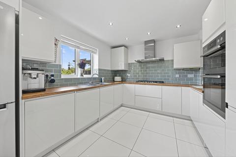 7 Buttercup Close, Raunds, Wellingborough, NN9 6GH