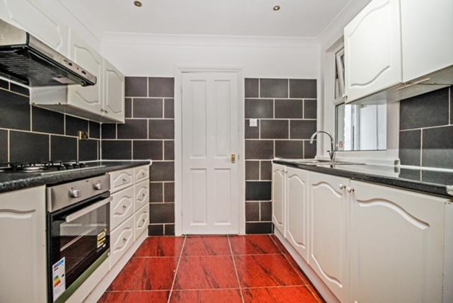 Kitchen (2).JPG
