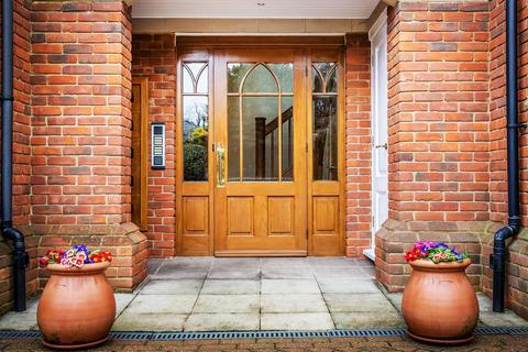3 bedroom penthouse for sale, Manorcroft House, 81 Ashley Road, Walton-on-Thames, Surrey, KT12