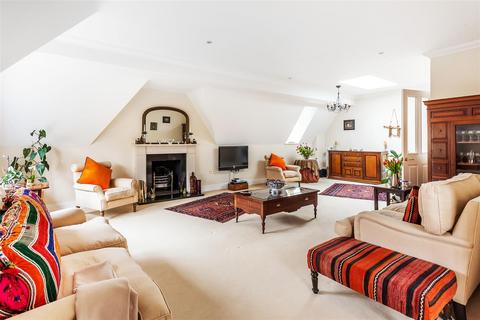 3 bedroom penthouse for sale, Manorcroft House, 81 Ashley Road, Walton-on-Thames, Surrey, KT12