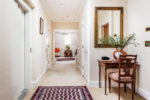 3 bedroom penthouse for sale, Manorcroft House, 81 Ashley Road, Walton-on-Thames, Surrey, KT12