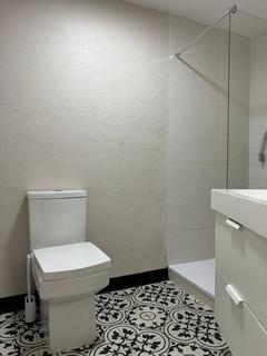 2 bedroom apartment to rent, Commercial Road, London E1