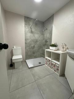 2 bedroom apartment to rent, Commercial Road, London E1
