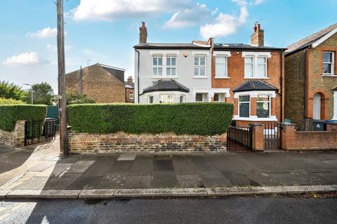 40 Chatham Road, Kingston Upon Thames, KT1 3AA