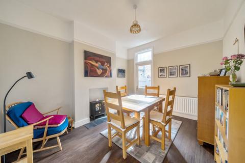 40 Chatham Road, Kingston Upon Thames, KT1 3AA