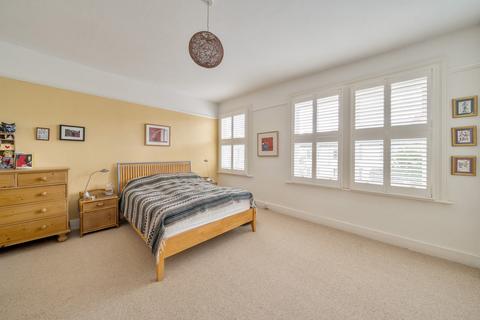 40 Chatham Road, Kingston Upon Thames, KT1 3AA