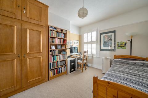 40 Chatham Road, Kingston Upon Thames, KT1 3AA