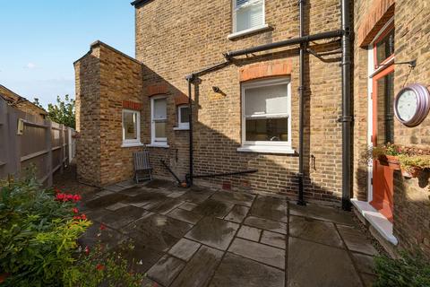 40 Chatham Road, Kingston Upon Thames, KT1 3AA