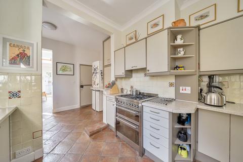 40 Chatham Road, Kingston Upon Thames, KT1 3AA
