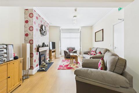 9 bedroom terraced house for sale, Windsor Crescent, Bridlington